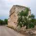 Risaliamo in macchina per dirigerci sulla Provinciale 67 che porta a Bitritto, a est del centro.  in questarea che si erge, maestosa, lomonima torre fondata nel 700 dal vicario generale bitettese Giovanni Grazio de Luzio 